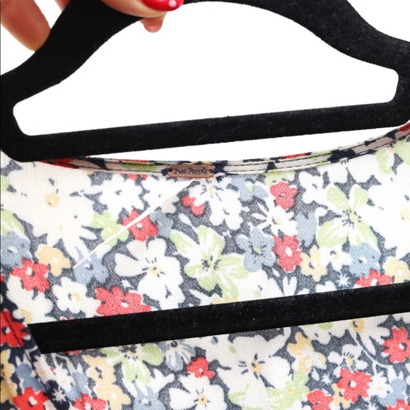 Like new Free People Ruffle Your Feathers floral jumpsuit size SM. - Picture 4 of 5